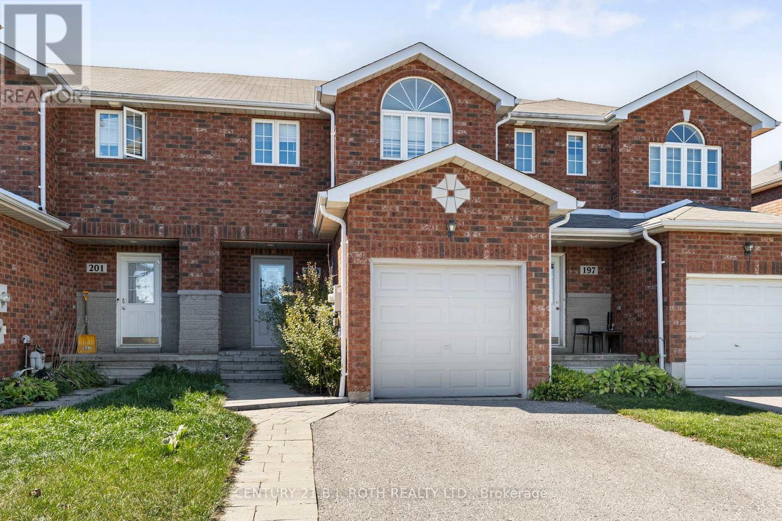 199 Stanley Street, Barrie, Ontario  L4M 6X9 - Photo 2 - S12419730