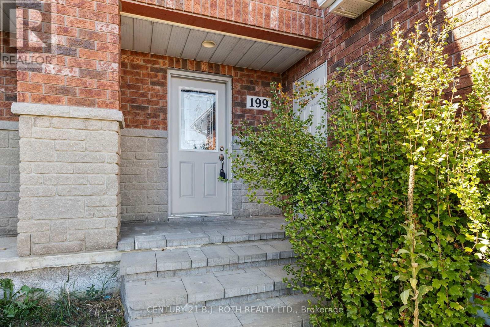 199 Stanley Street, Barrie, Ontario  L4M 6X9 - Photo 3 - S12419730