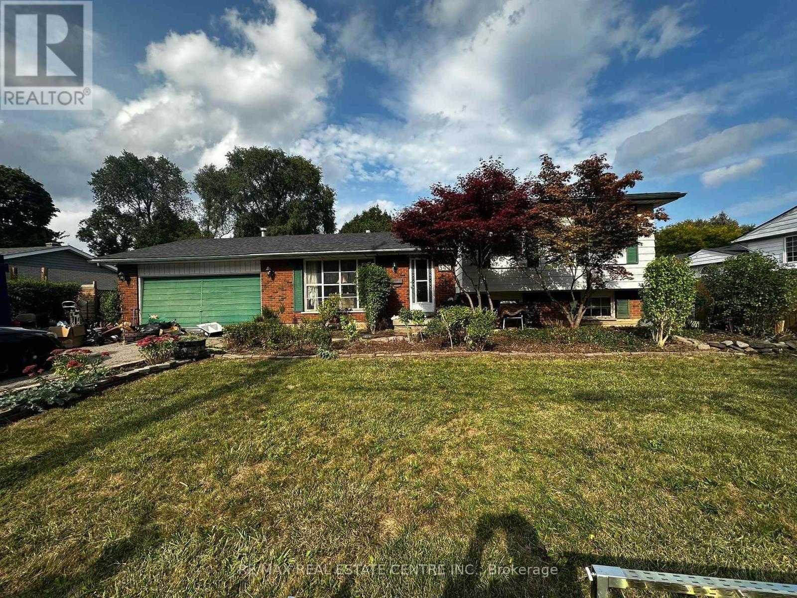 343 Bronte Road, Oakville, Ontario  L6L 3C8 - Photo 1 - W12419247