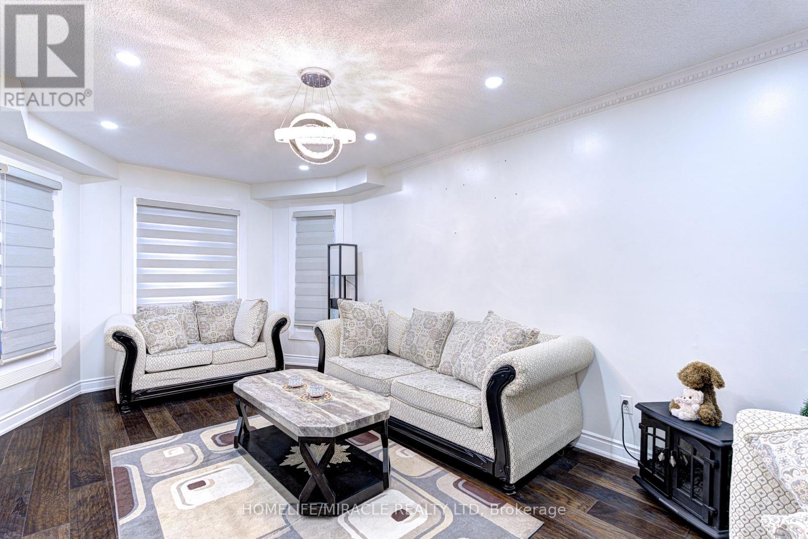 55 Castlehill Road, Brampton, Ontario  L6X 4C9 - Photo 9 - W12419672