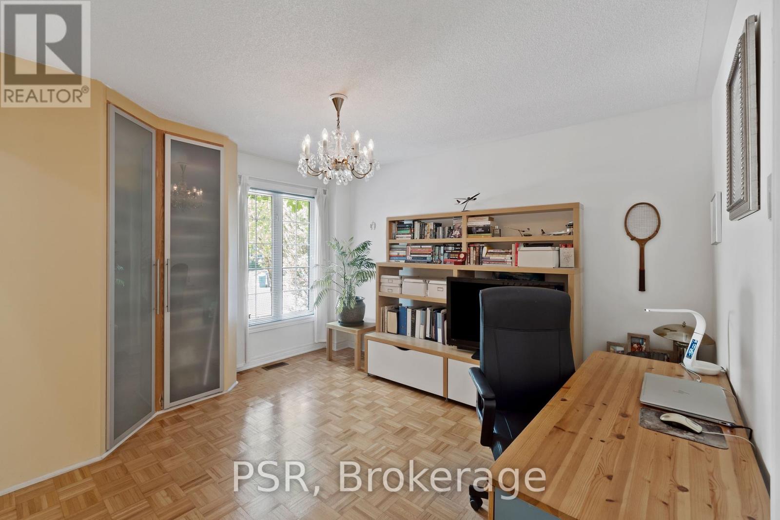 960 Fielder Drive, Mississauga, Ontario  L5V 2S2 - Photo 12 - W12419717