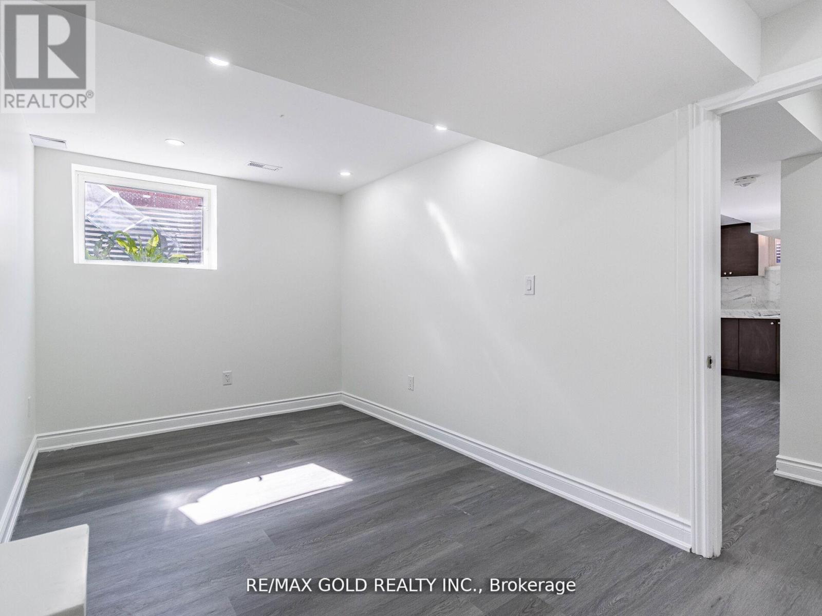 10 Chestermere (Bsmt) Crescent, Brampton, Ontario  L7A 2A4 - Photo 4 - W12419733