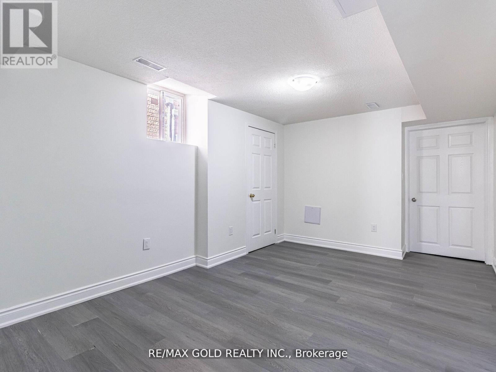 10 Chestermere (Bsmt) Crescent, Brampton, Ontario  L7A 2A4 - Photo 5 - W12419733