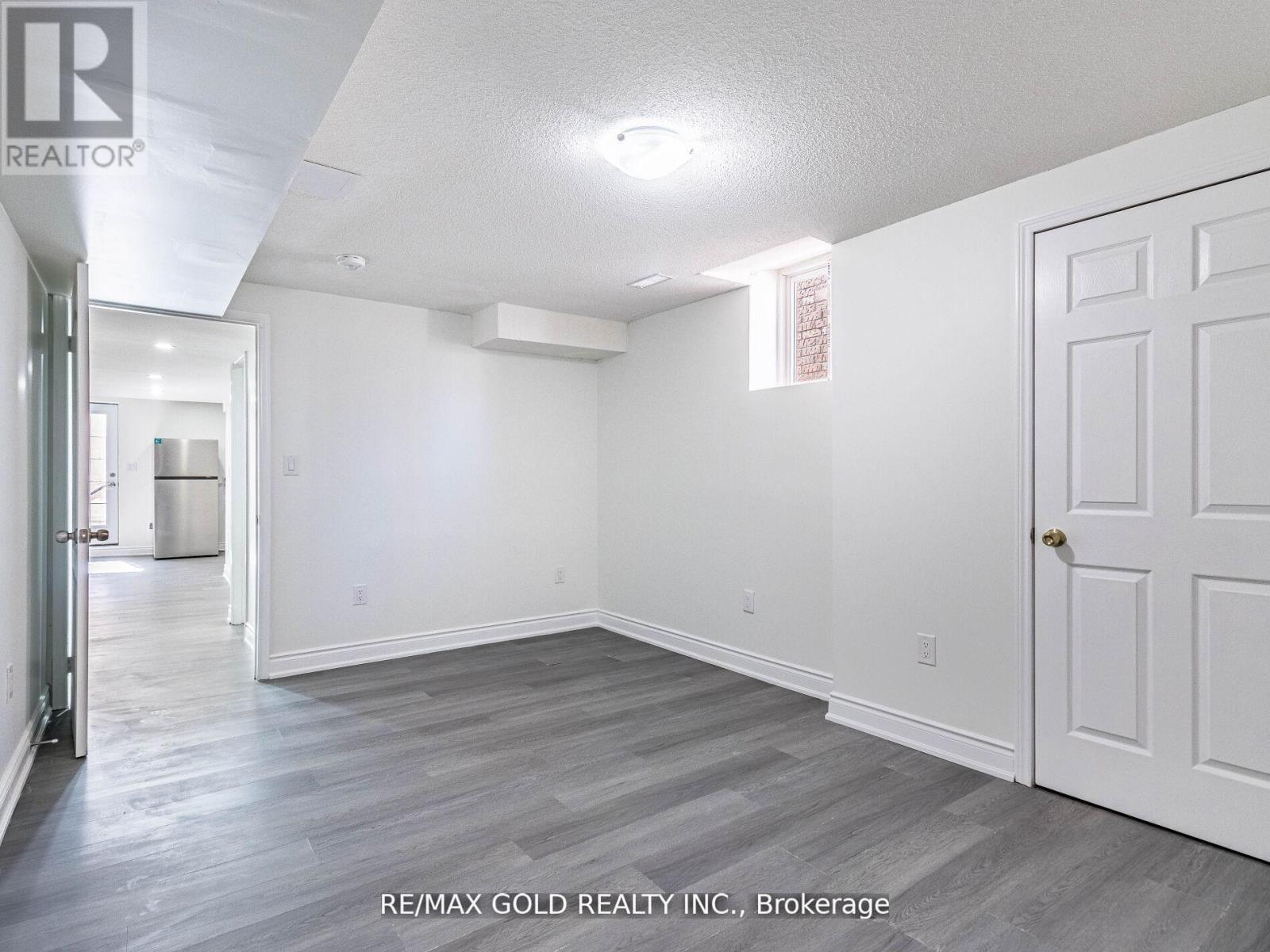 10 Chestermere (Bsmt) Crescent, Brampton, Ontario  L7A 2A4 - Photo 6 - W12419733