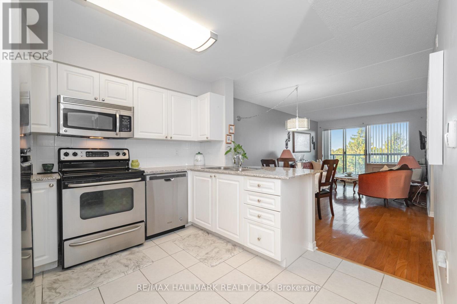 318 - 55 Via Rosedale Way, Brampton, Ontario  L6R 0V1 - Photo 11 - W12419756