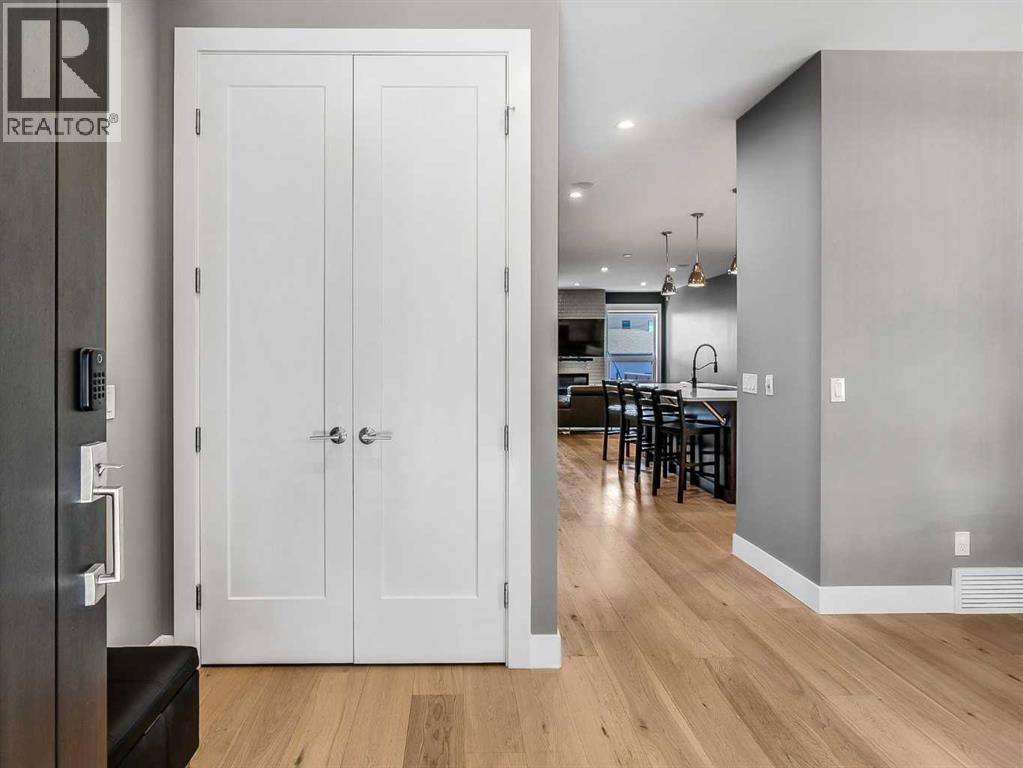 906 43 Street Sw, Calgary, Alberta  T3C 1Z7 - Photo 3 - A2258481