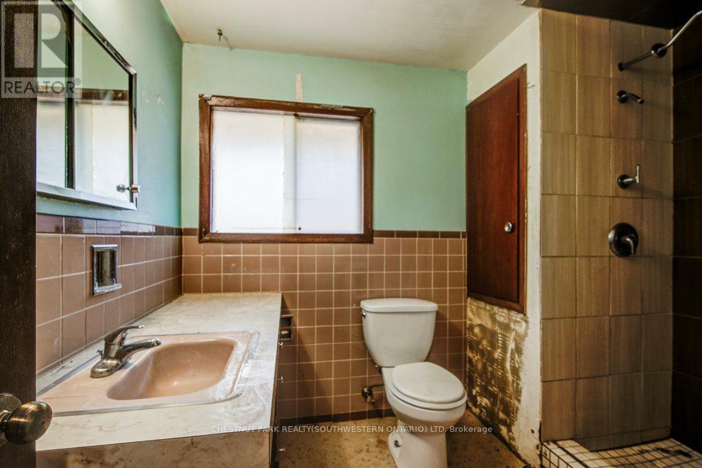 33 Evergreen Crescent, Kitchener, Ontario  N2M 4J3 - Photo 18 - X12419716