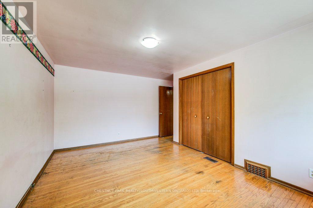 33 Evergreen Crescent, Kitchener, Ontario  N2M 4J3 - Photo 23 - X12419716