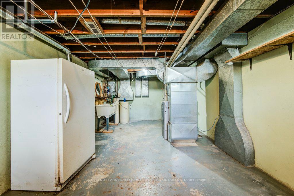 33 Evergreen Crescent, Kitchener, Ontario  N2M 4J3 - Photo 38 - X12419716