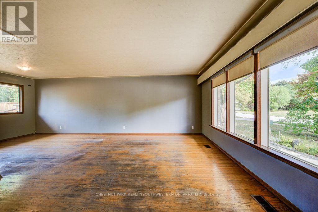 33 Evergreen Crescent, Kitchener, Ontario  N2M 4J3 - Photo 6 - X12419716