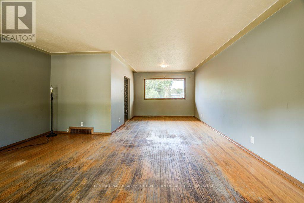 33 Evergreen Crescent, Kitchener, Ontario  N2M 4J3 - Photo 8 - X12419716