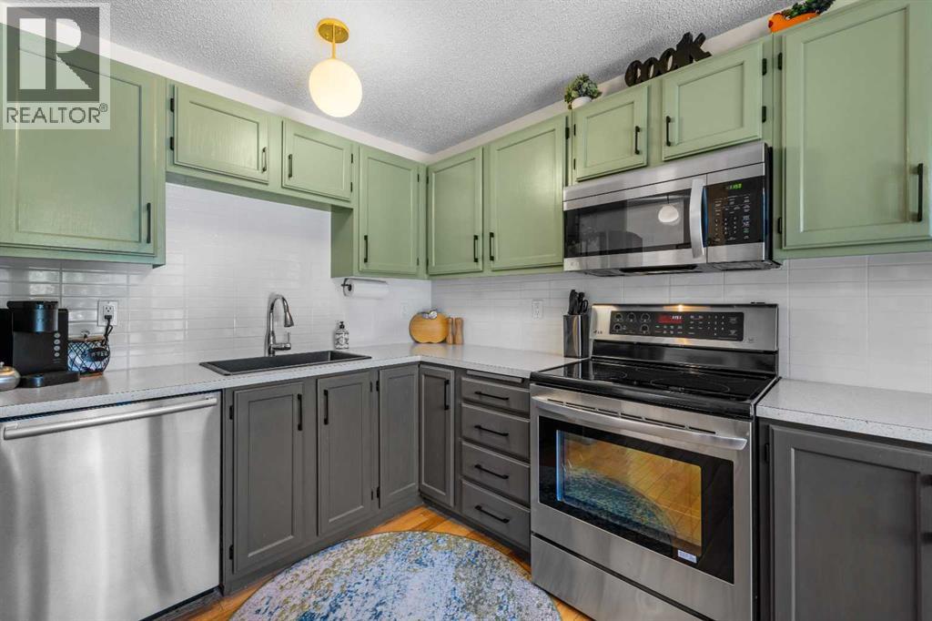 210 Queenston Heights Se, Calgary, Alberta  T2J 6L1 - Photo 16 - A2257844