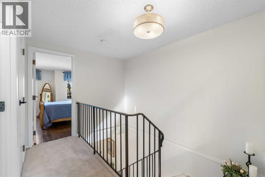 210 Queenston Heights Se, Calgary, Alberta  T2J 6L1 - Photo 18 - A2257844