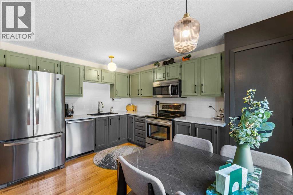 210 Queenston Heights Se, Calgary, Alberta  T2J 6L1 - Photo 14 - A2257844