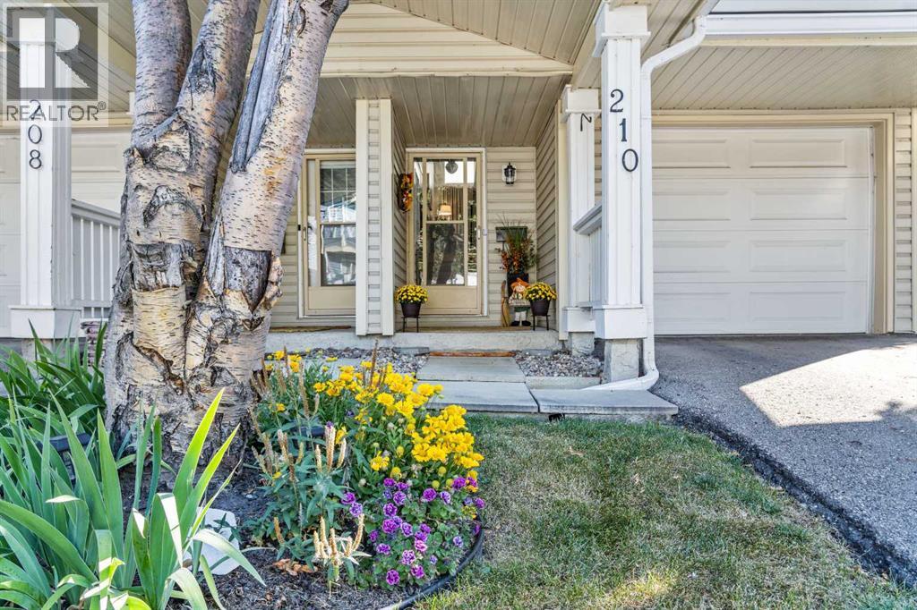 210 Queenston Heights Se, Calgary, Alberta  T2J 6L1 - Photo 32 - A2257844