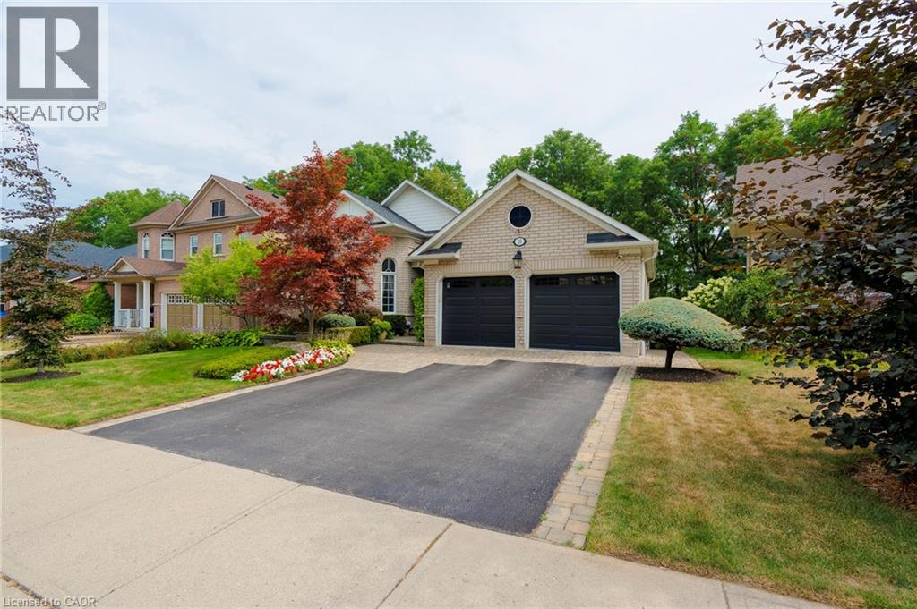 19 BRYDALE Court, Hamilton, Ontario