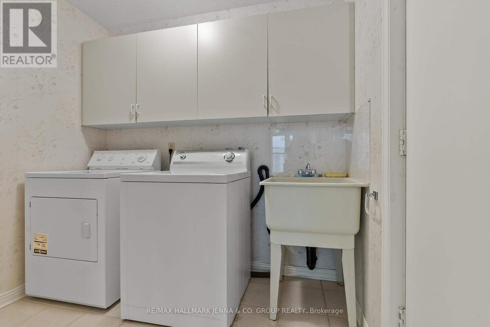 28 Pine Bluff Trail, Ottawa, Ontario  K2S 1E1 - Photo 10 - X12326501
