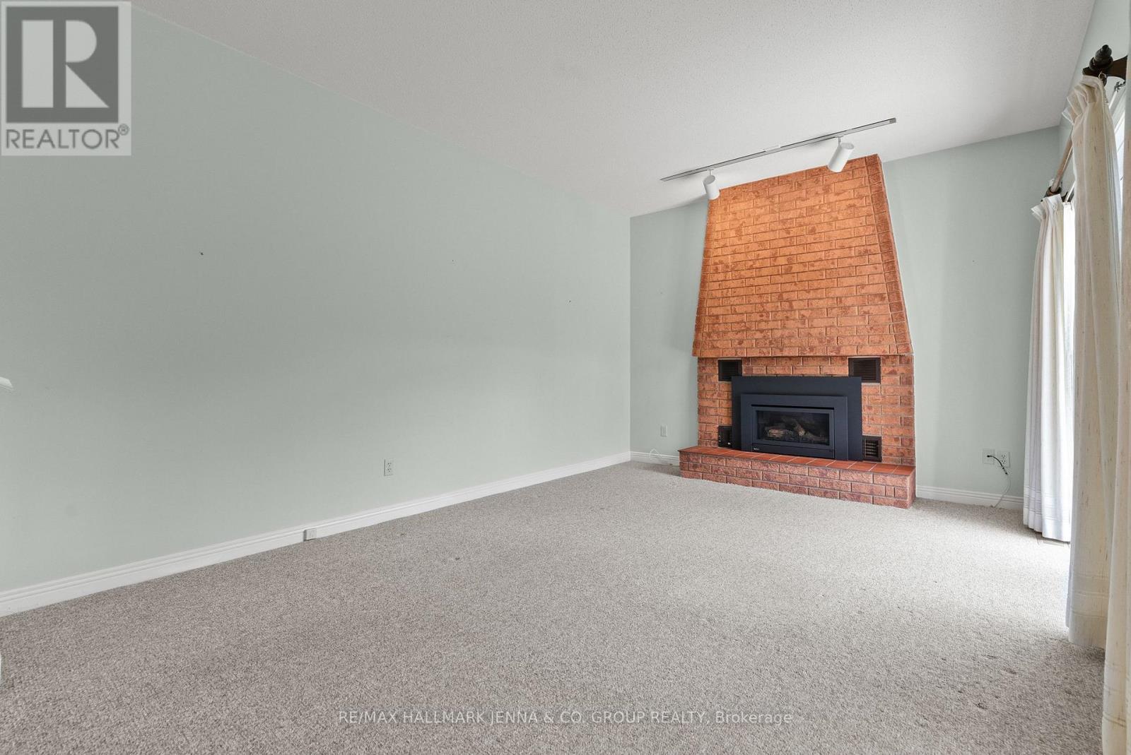 28 Pine Bluff Trail, Ottawa, Ontario  K2S 1E1 - Photo 11 - X12326501