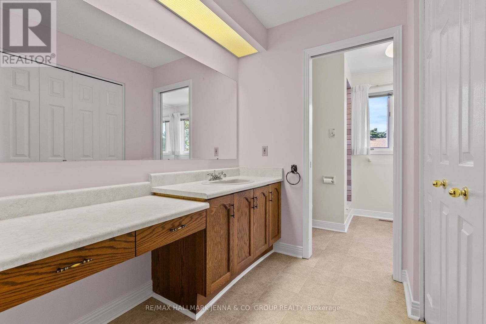 28 Pine Bluff Trail, Ottawa, Ontario  K2S 1E1 - Photo 18 - X12326501