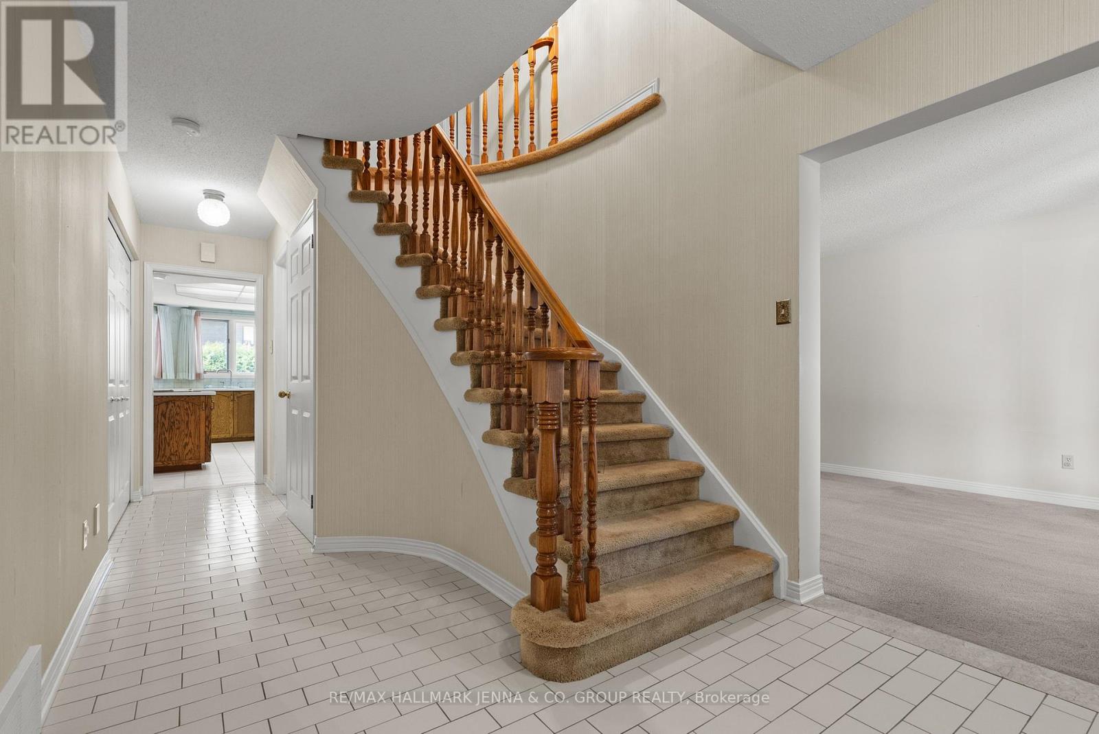 28 Pine Bluff Trail, Ottawa, Ontario  K2S 1E1 - Photo 3 - X12326501
