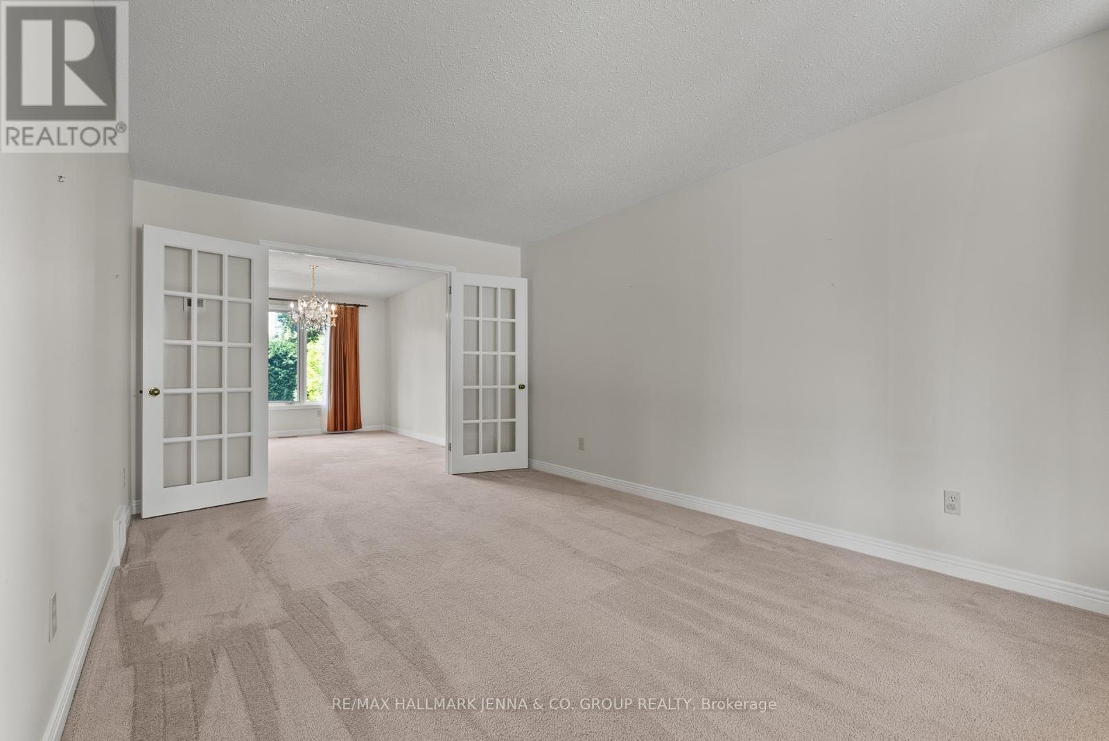 28 Pine Bluff Trail, Ottawa, Ontario  K2S 1E1 - Photo 5 - X12326501
