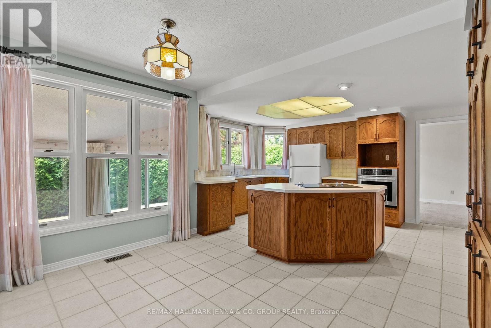 28 Pine Bluff Trail, Ottawa, Ontario  K2S 1E1 - Photo 7 - X12326501