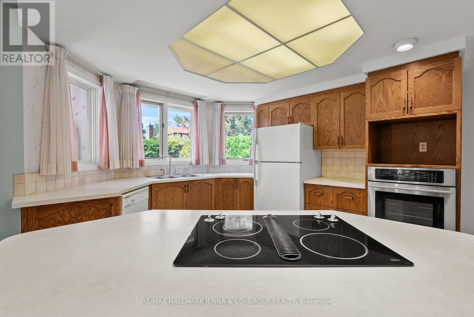 28 Pine Bluff Trail, Ottawa, Ontario  K2S 1E1 - Photo 9 - X12326501