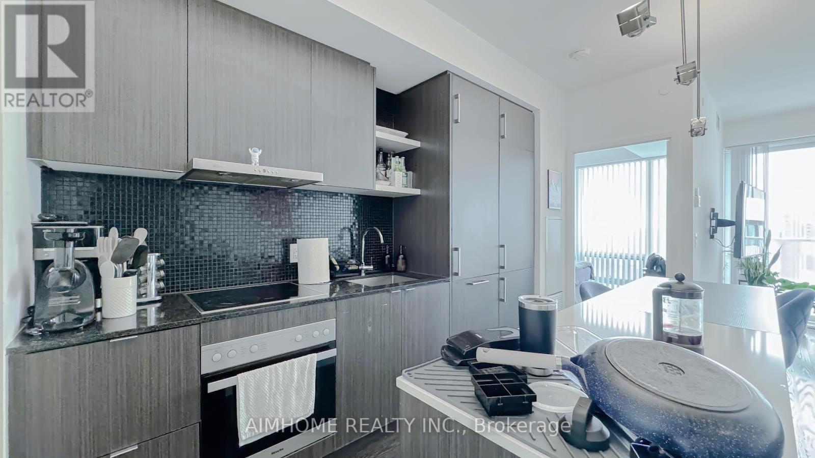 6506 - 100 Harbour Street, Toronto (Waterfront Communities), Ontario  M5J 0B5 - Photo 6 - C12129373