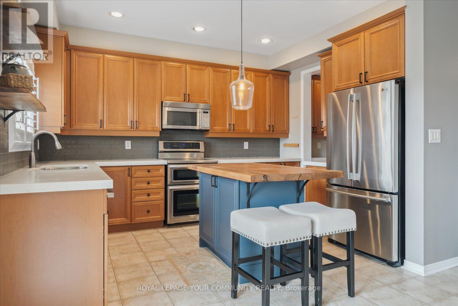 118 Chapman Court, Aurora (Aurora Grove), Ontario  L4G 0E2 - Photo 14 - N12419147