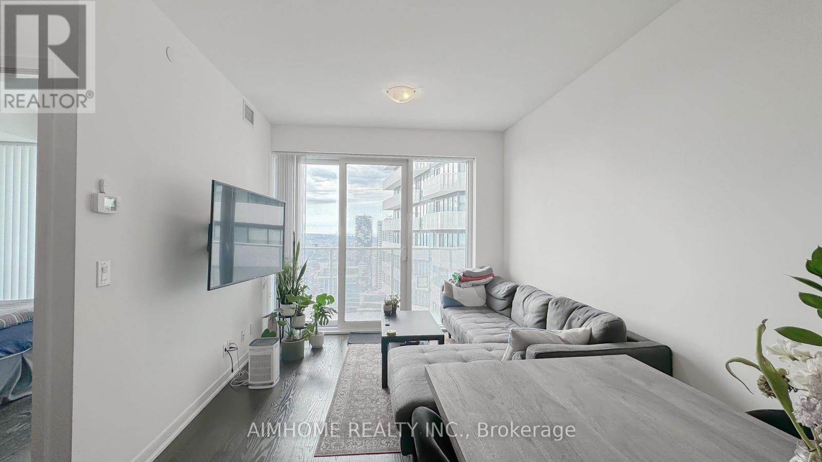 6506 - 100 Harbour Street, Toronto (Waterfront Communities), Ontario  M5J 0B5 - Photo 2 - C12129373