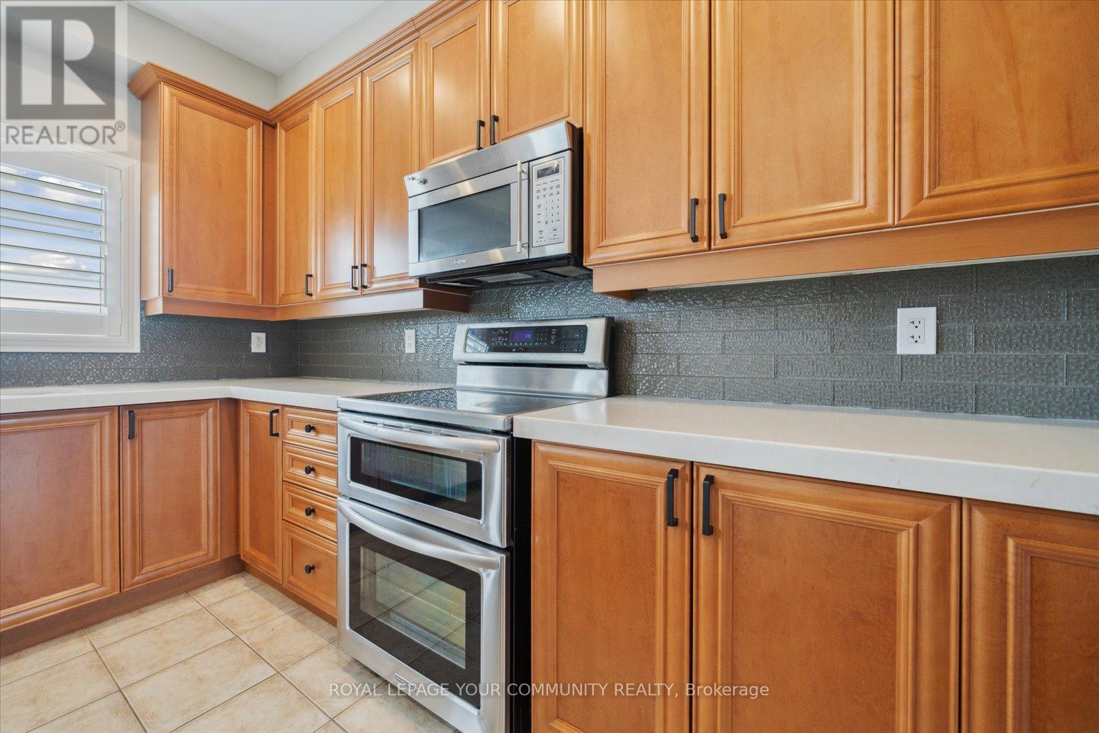 118 Chapman Court, Aurora (Aurora Grove), Ontario  L4G 0E2 - Photo 17 - N12419147