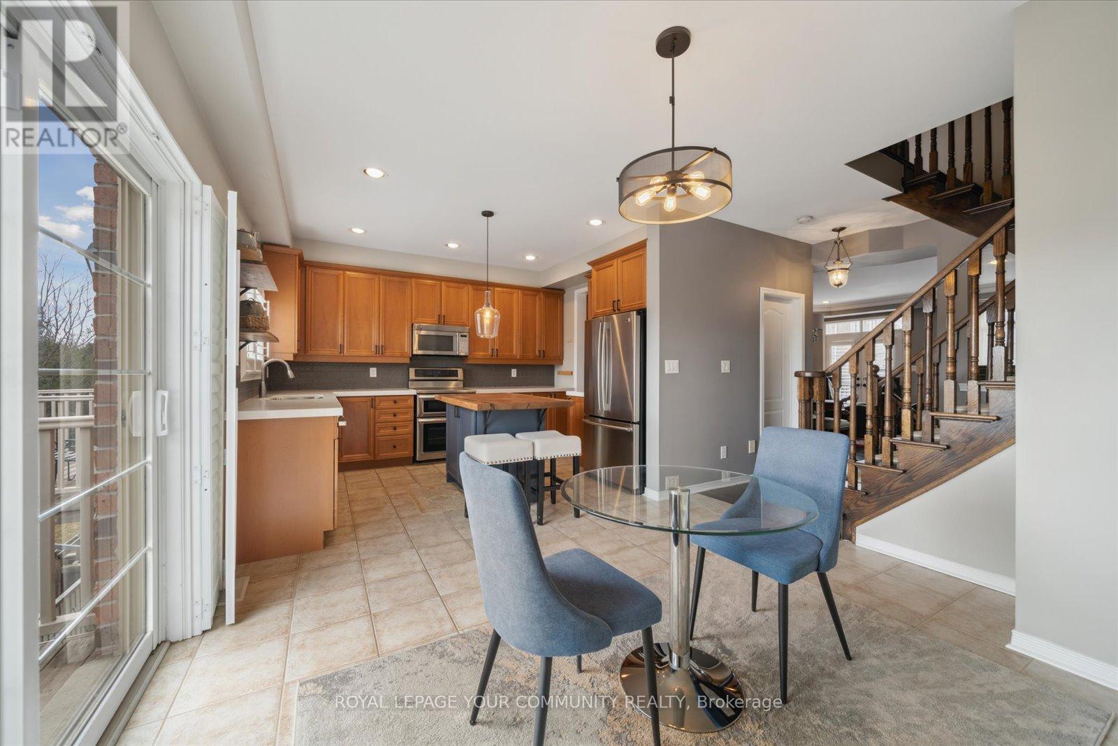 118 Chapman Court, Aurora (Aurora Grove), Ontario  L4G 0E2 - Photo 23 - N12419147