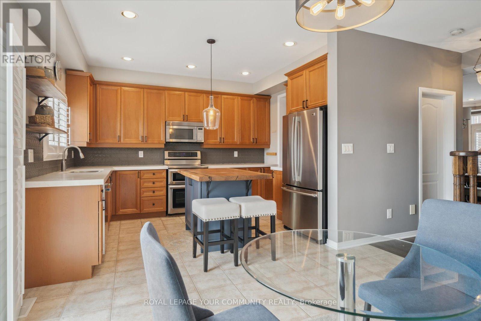 118 Chapman Court, Aurora (Aurora Grove), Ontario  L4G 0E2 - Photo 24 - N12419147