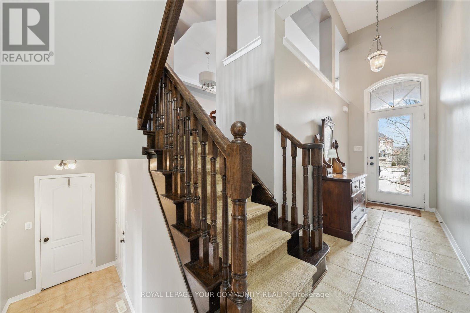 118 Chapman Court, Aurora (Aurora Grove), Ontario  L4G 0E2 - Photo 38 - N12419147