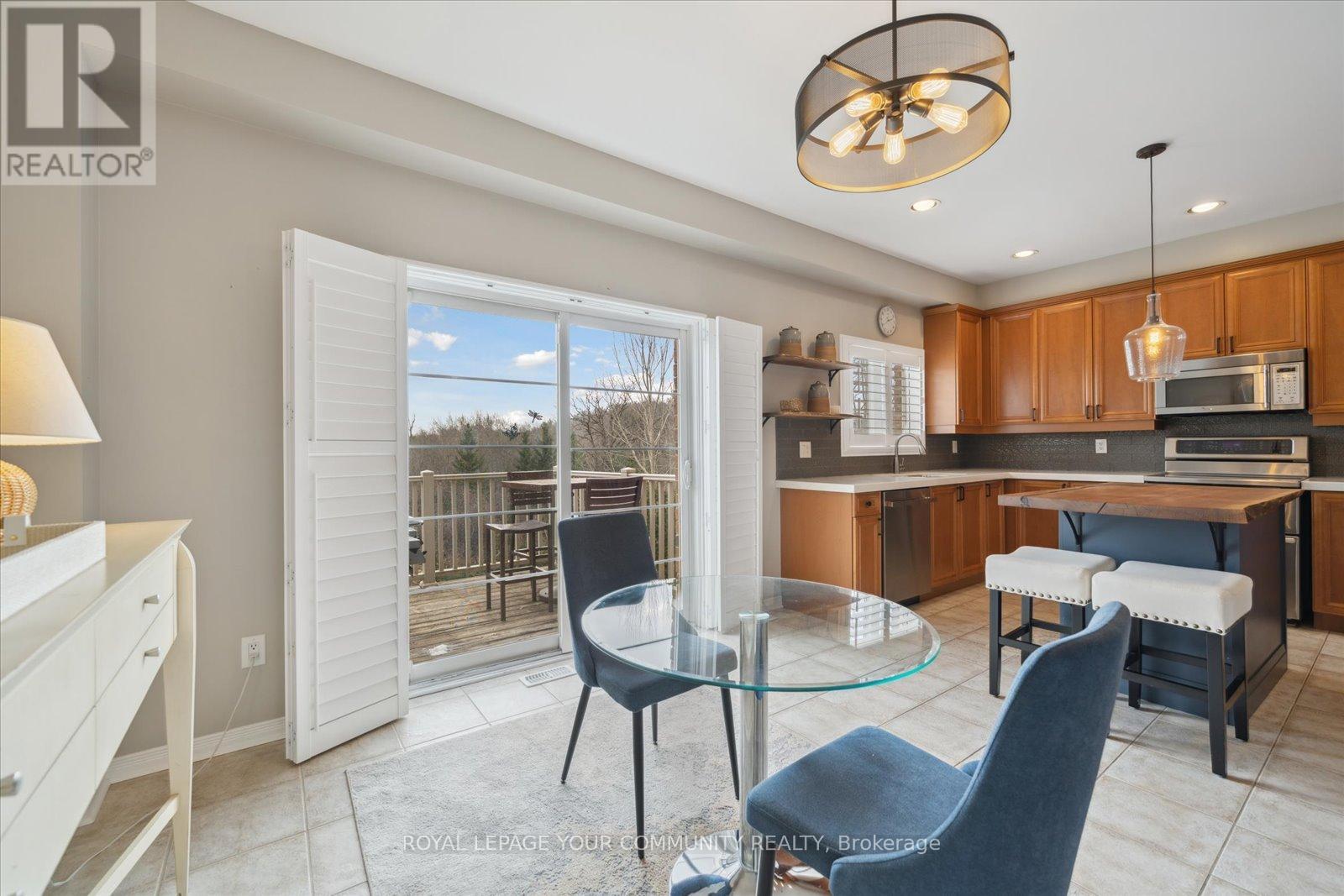 118 Chapman Court, Aurora (Aurora Grove), Ontario  L4G 0E2 - Photo 25 - N12419147