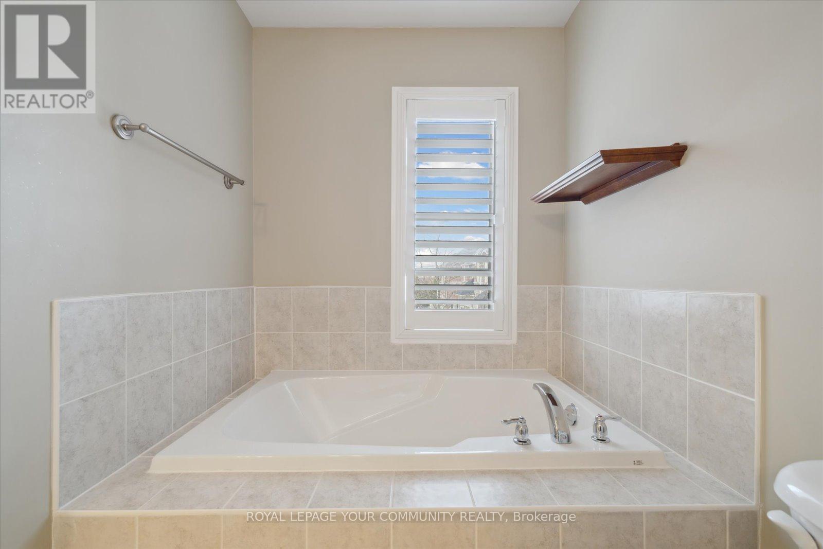 118 Chapman Court, Aurora (Aurora Grove), Ontario  L4G 0E2 - Photo 32 - N12419147