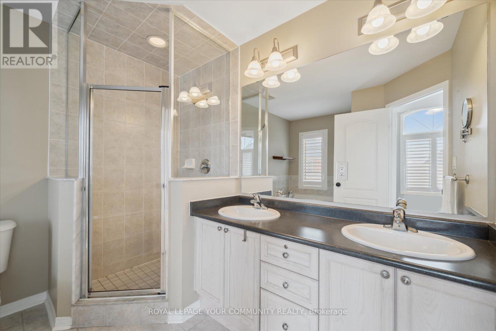 118 Chapman Court, Aurora (Aurora Grove), Ontario  L4G 0E2 - Photo 30 - N12419147