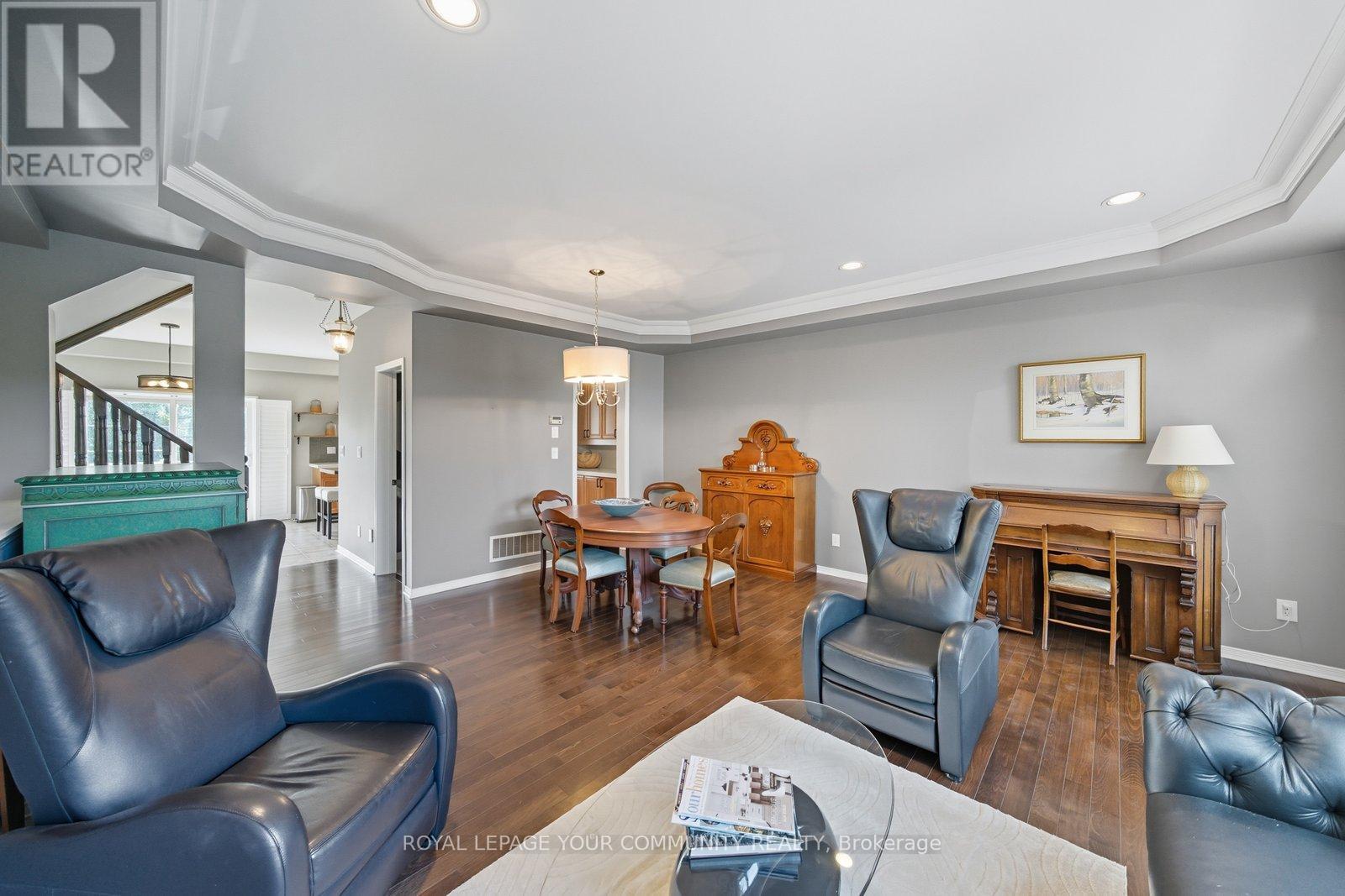 118 Chapman Court, Aurora (Aurora Grove), Ontario  L4G 0E2 - Photo 9 - N12419147