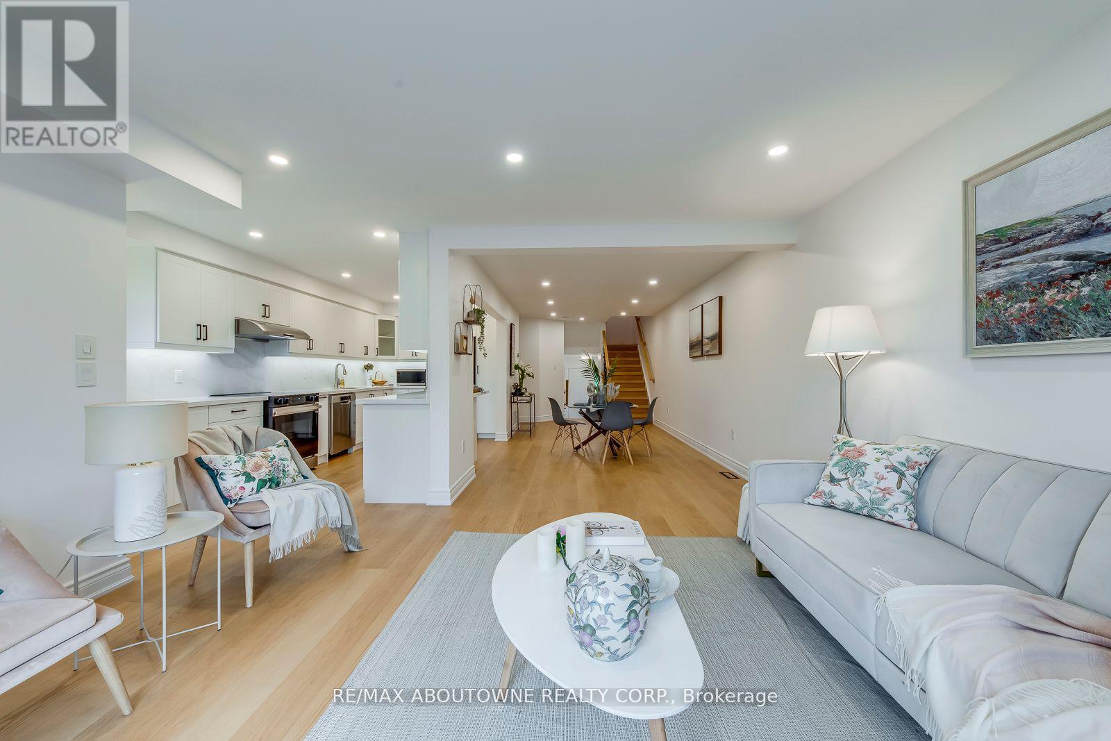 2246 Fairbairn Court, Oakville, Ontario  L6M 4R2 - Photo 17 - W12298531