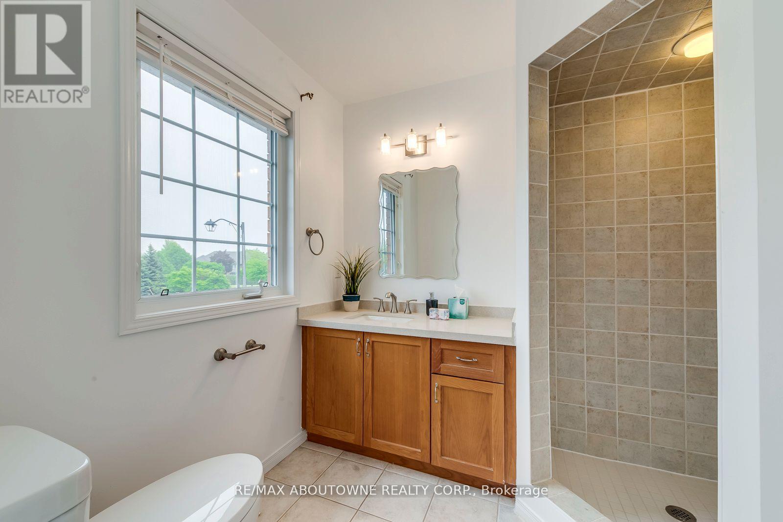 2246 Fairbairn Court, Oakville, Ontario  L6M 4R2 - Photo 25 - W12298531