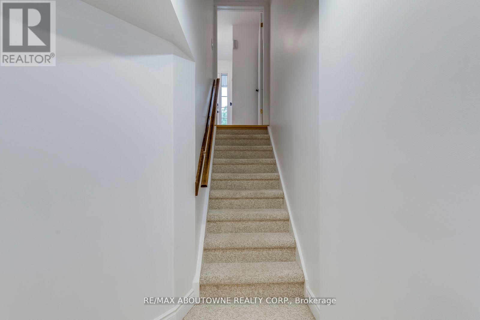 2246 Fairbairn Court, Oakville, Ontario  L6M 4R2 - Photo 33 - W12298531