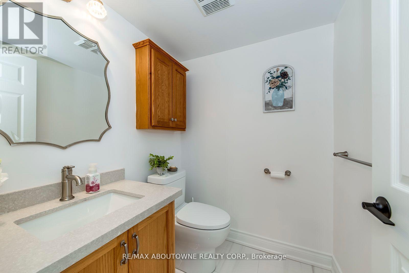 2246 Fairbairn Court, Oakville, Ontario  L6M 4R2 - Photo 19 - W12298531