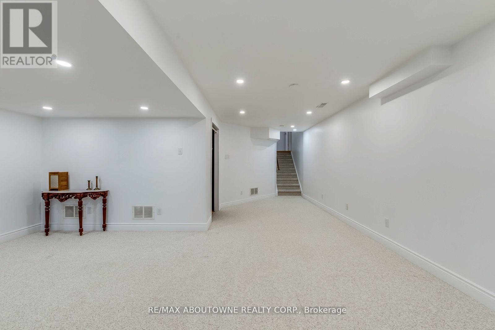 2246 Fairbairn Court, Oakville, Ontario  L6M 4R2 - Photo 34 - W12298531