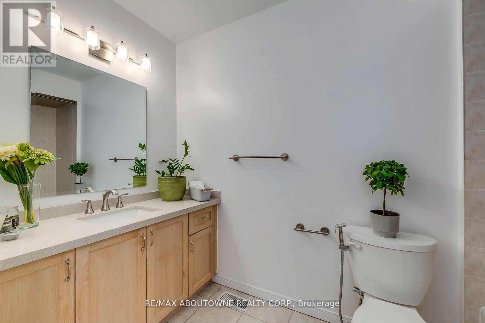 2246 Fairbairn Court, Oakville, Ontario  L6M 4R2 - Photo 30 - W12298531