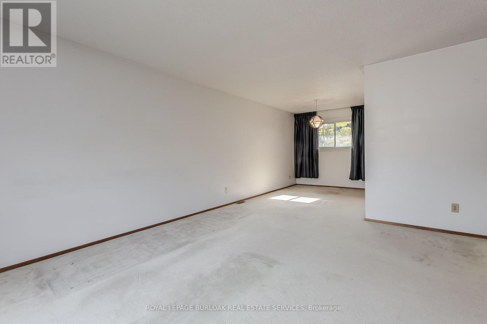 196 Mendel Court, Oakville, Ontario  L6H 1G8 - Photo 10 - W12419604