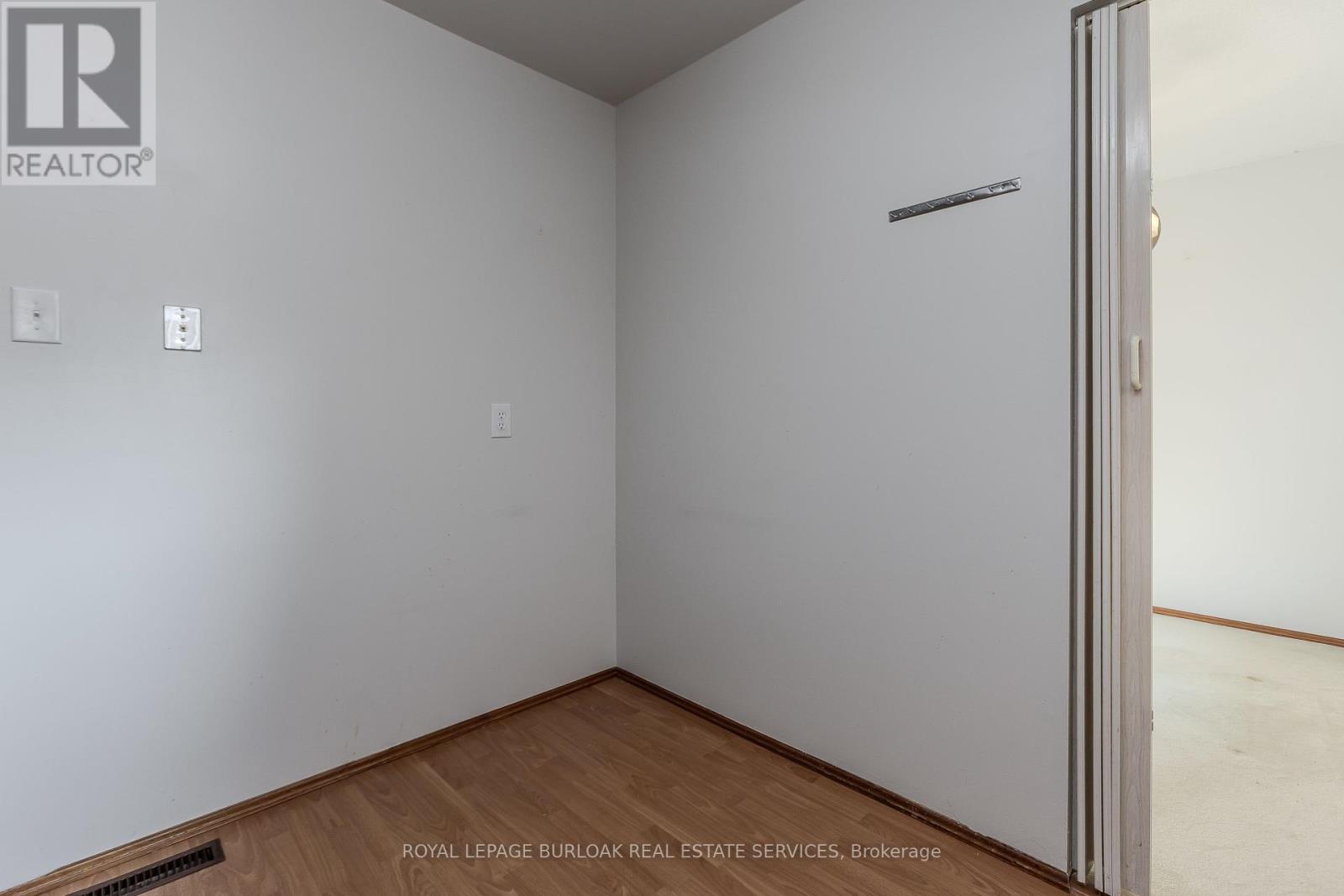 196 Mendel Court, Oakville, Ontario  L6H 1G8 - Photo 14 - W12419604