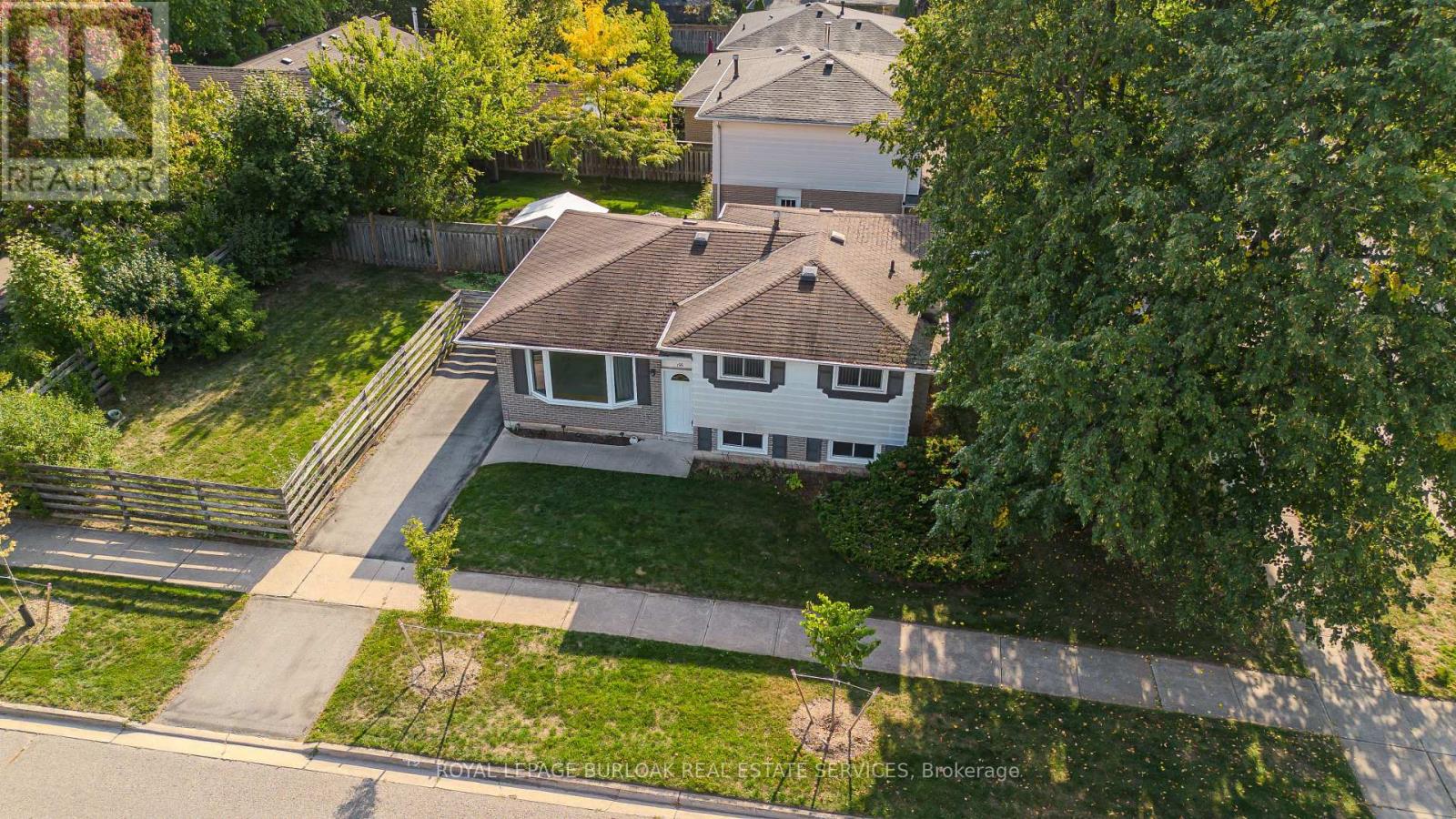 196 Mendel Court, Oakville, Ontario  L6H 1G8 - Photo 4 - W12419604
