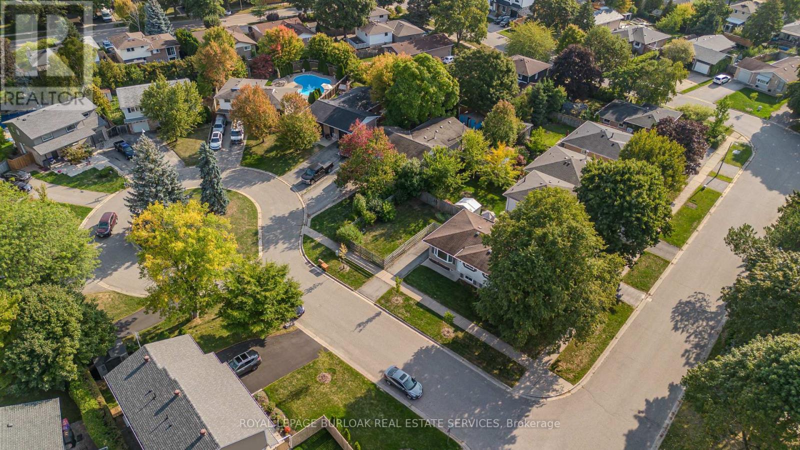 196 Mendel Court, Oakville, Ontario  L6H 1G8 - Photo 3 - W12419604