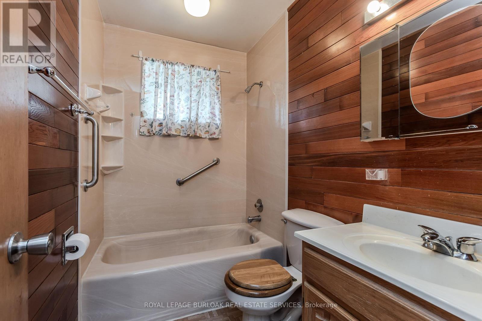 196 Mendel Court, Oakville, Ontario  L6H 1G8 - Photo 19 - W12419604