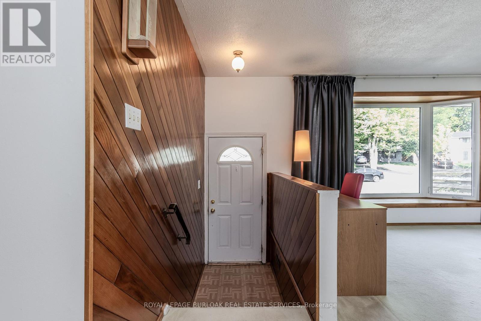 196 Mendel Court, Oakville, Ontario  L6H 1G8 - Photo 5 - W12419604